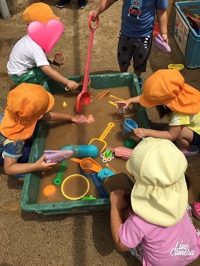 ひよこ・いちご「泥んこ遊び」