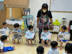 ９⑧