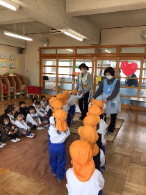 年少訪問