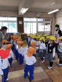 年少訪問