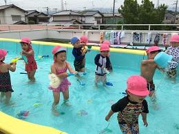 プール遊び