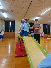 サ２
