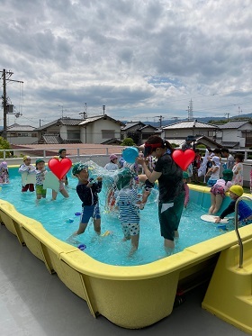 プール遊び